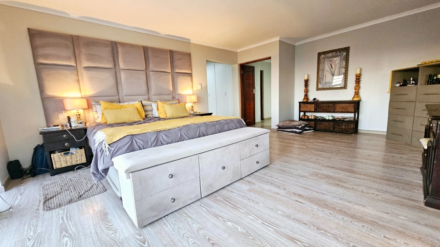 5 Bedroom Property for Sale in Dana Bay Western Cape